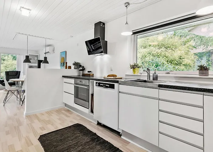 3 Bedroom Cozy In Ferienhaus Egå