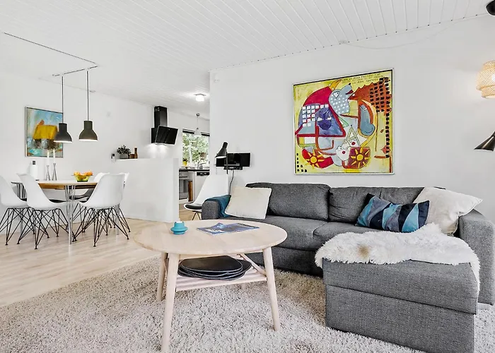 Ferienhaus 3 Bedroom Cozy In Egå