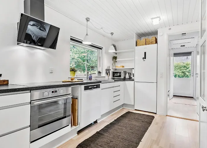 3 Bedroom Cozy In *