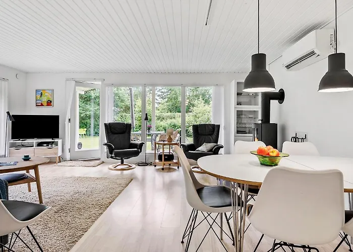 3 Bedroom Cozy In Ferienhaus