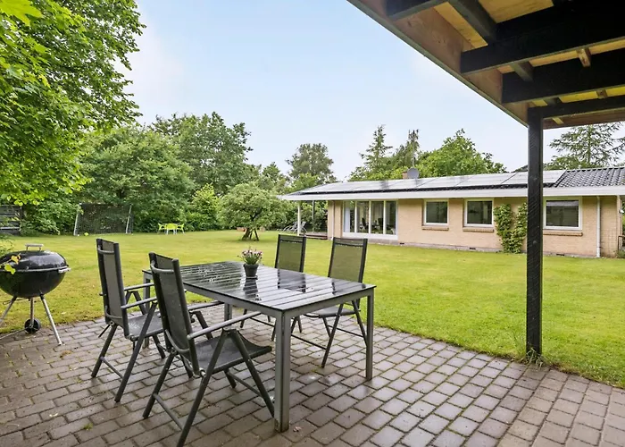 3 Bedroom Cozy In Ferienhaus *